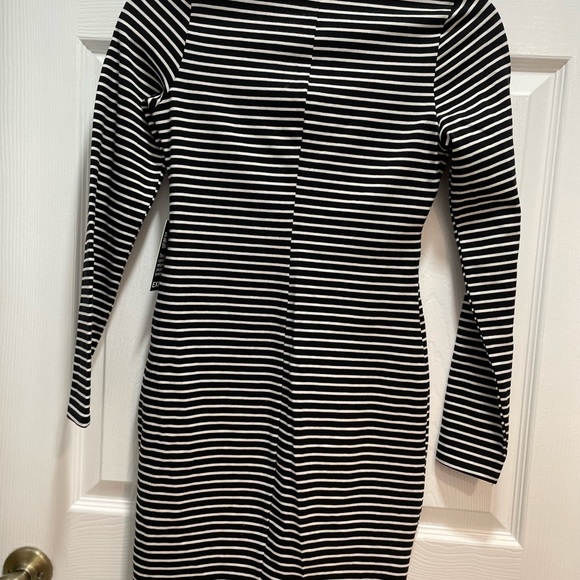 Express Dress - Picture 3 of 3